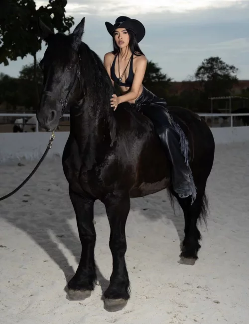 Sabina photo 10, latino, average, black hair, 166 cm, 58 kg, Small bust, Hong Kong