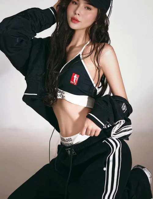 Yanghu photo 5, asian, petite, black hair, 160 cm, 52 kg, Small bust, Hong Kong