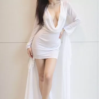 Adrienne photo 4, asian, petite, black hair, 160 cm, 49 kg, Medium bust, Hong Kong