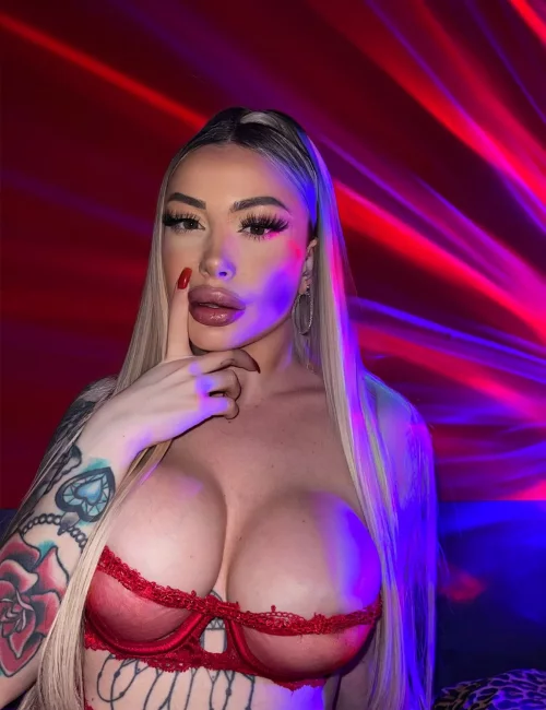 Elisa photo 16, european, busty, blonde hair, 160 cm, 53 kg, Large bust, Hong Kong