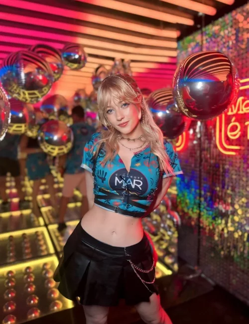 Gina photo 4, latino, average, blonde hair, 170 cm, 62 kg, Medium bust, Hong Kong