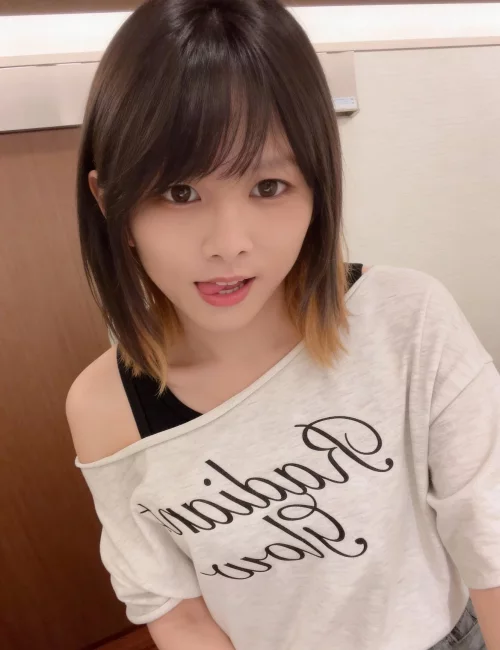 Minami photo 8, asian, petite, black hair, 160 cm, 56 kg, Small bust, Hong Kong