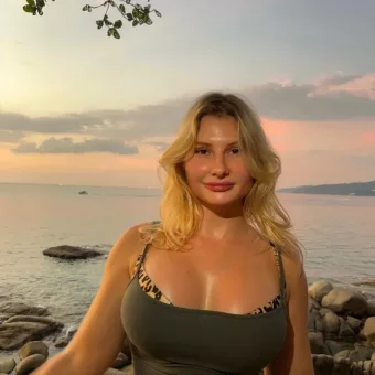 Amalia photo 4, slavic, busty, blonde hair, 167 cm, 56 kg, Large bust, Hong Kong