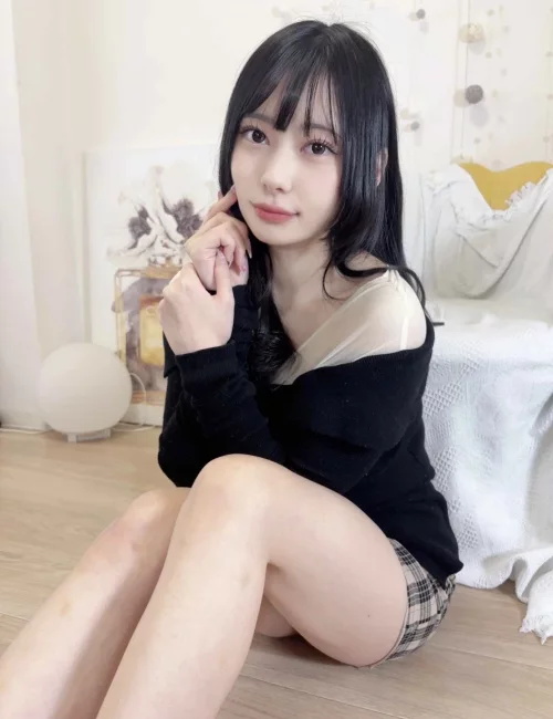 Aai photo 2, asian, petite, black hair, 155 cm, 52 kg, Medium bust, Hong Kong