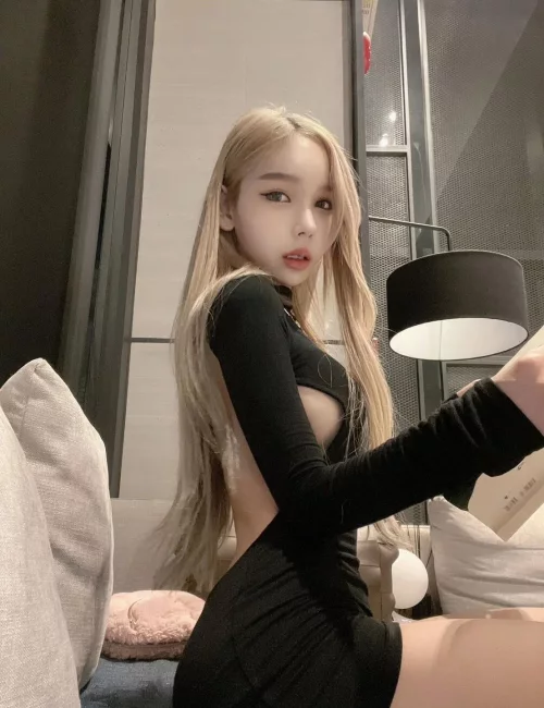 Sirena photo 4, asian, athletic, blonde hair, 167 cm, 56 kg, Small bust, Hong Kong