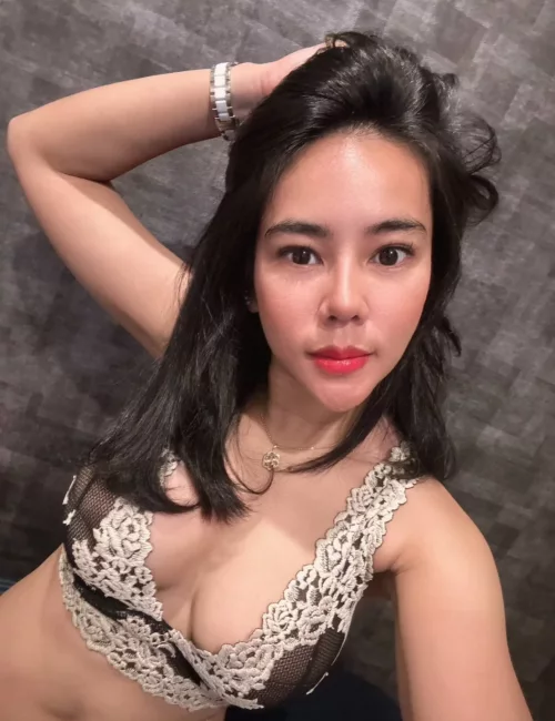 Cathy photo 5, asian, average, black hair, 165 cm, 56 kg, Medium bust, Hong Kong