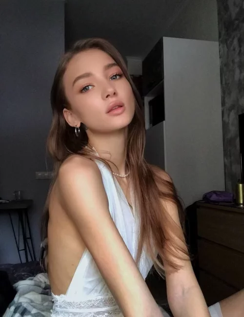 Sloane photo 2, slavic, athletic, brunette, 174 cm, 62 kg, Medium bust, Hong Kong