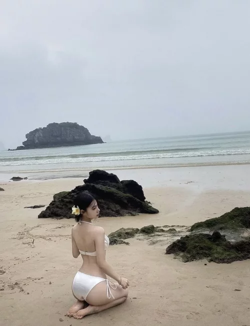 Ratchanee photo 3, asian, average, black hair, 166 cm, 58 kg, Medium bust, Hong Kong