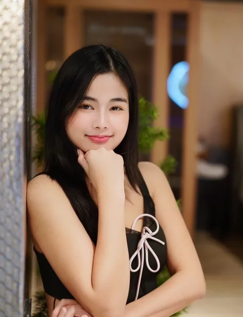 Yeji photo 2, asian, average, black hair, 163 cm, 56 kg, Small bust, Hong Kong