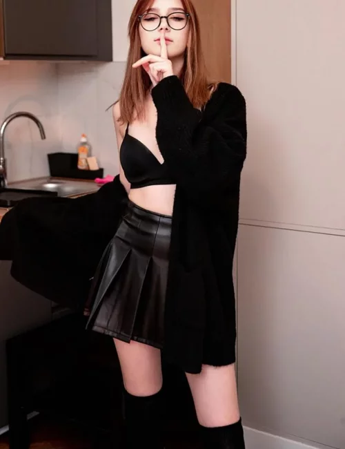 Gayeon photo 4, european, average, red hair, 175 cm, 66 kg, Small bust, Hong Kong