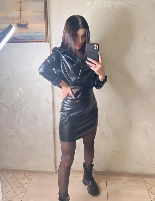 Freya photo 5, european, petite, black hair, 159 cm, 49 kg, Small bust, Hong Kong
