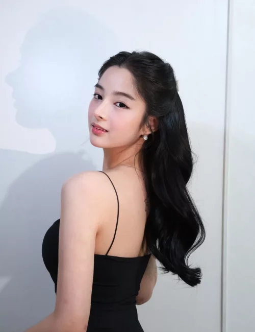 Raven photo 2, asian, petite, black hair, 162 cm, 51 kg, Small bust, Hong Kong