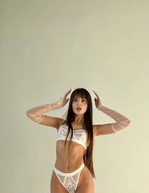Shaila photo 1, slavic, average, black hair, 167 cm, 60 kg, Small bust, Hong Kong