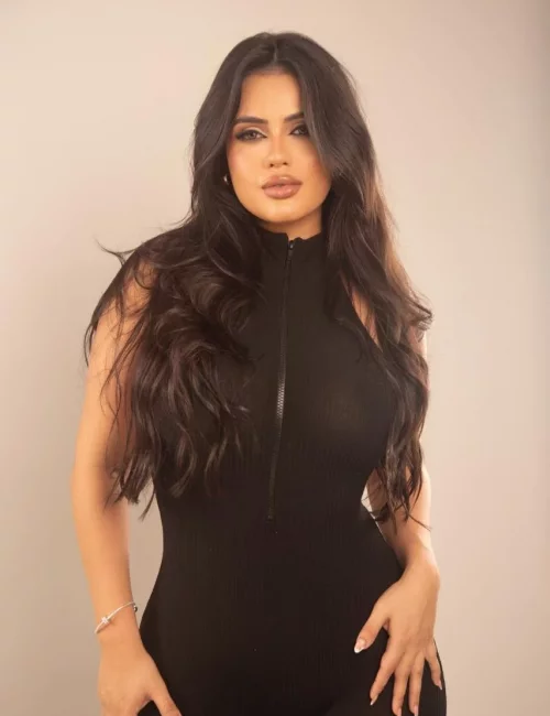 Selena photo 3, latino, average, black hair, 170 cm, 63 kg, Medium bust, Hong Kong