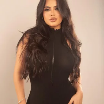Selena photo 3, latino, average, black hair, 170 cm, 63 kg, Medium bust, Hong Kong