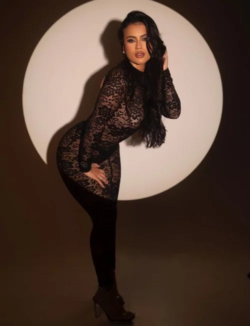 Selena photo 4, latino, average, black hair, 170 cm, 63 kg, Medium bust, Hong Kong