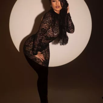 Selena photo 4, latino, average, black hair, 170 cm, 63 kg, Medium bust, Hong Kong
