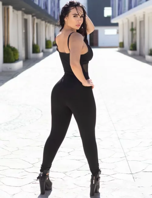 Ella photo 3, latino, slim, black hair, 157 cm, 45 kg, Large bust, Hong Kong