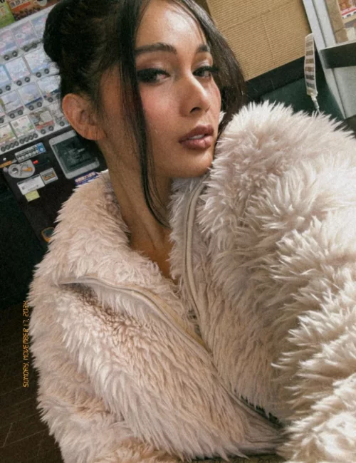 Shiho photo 13, asian, average, black hair, 172 cm, 64 kg, Medium bust, Hong Kong