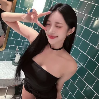 Riria photo 5, asian, average, black hair, 165 cm, 56 kg, Medium bust, Hong Kong