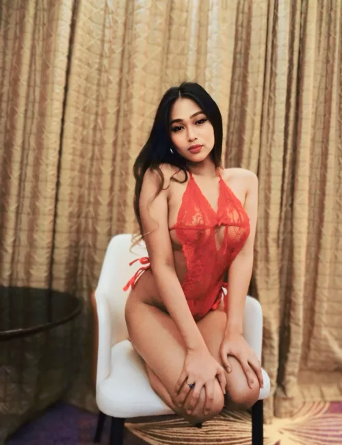Kavya photo 1, asian, petite, black hair, 152 cm, 45 kg, Medium bust, Hong Kong