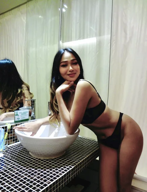 Kavya photo 2, asian, petite, black hair, 152 cm, 45 kg, Medium bust, Hong Kong