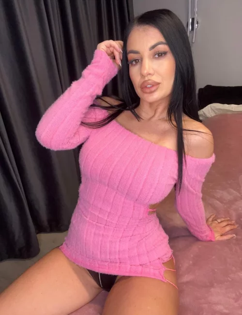 Roxana photo 6, latino, busty, black hair, 167 cm, 57 kg, Large bust, Hong Kong