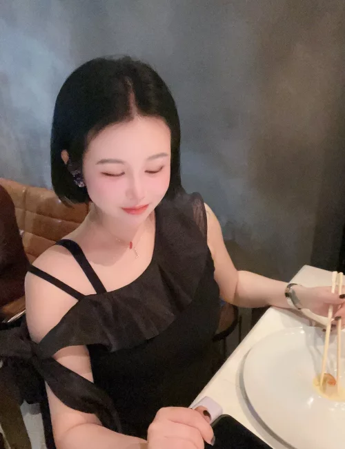 Wanying photo 1, asian, petite, black hair, 157 cm, 49 kg, Small bust, Hong Kong
