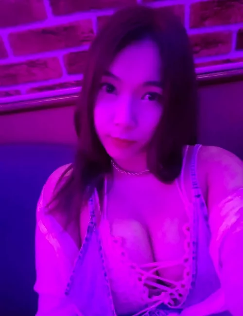 Amrita photo 2, asian, busty, brunette, 159 cm, 51 kg, Large bust, Hong Kong