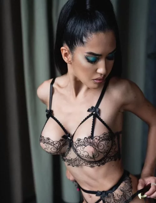 Pia photo 3, slavic, athletic, brunette, 165 cm, 52 kg, Medium bust, Hong Kong