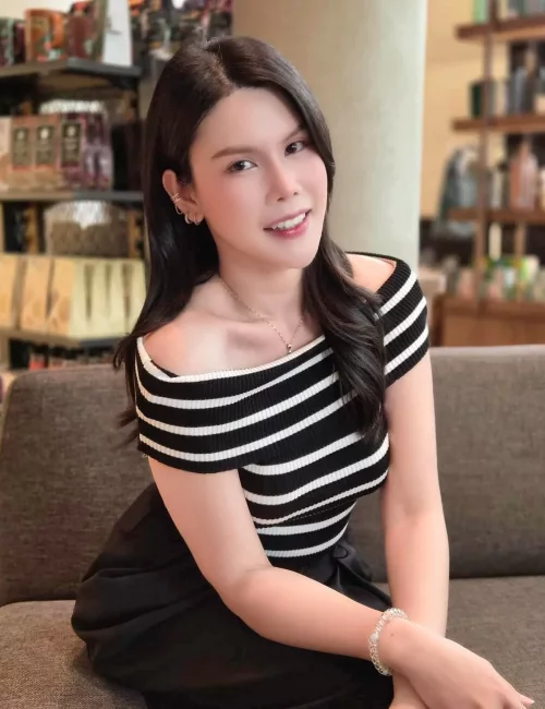 Wakako photo 4, asian, petite, black hair, 155 cm, 45 kg, Small bust, Hong Kong