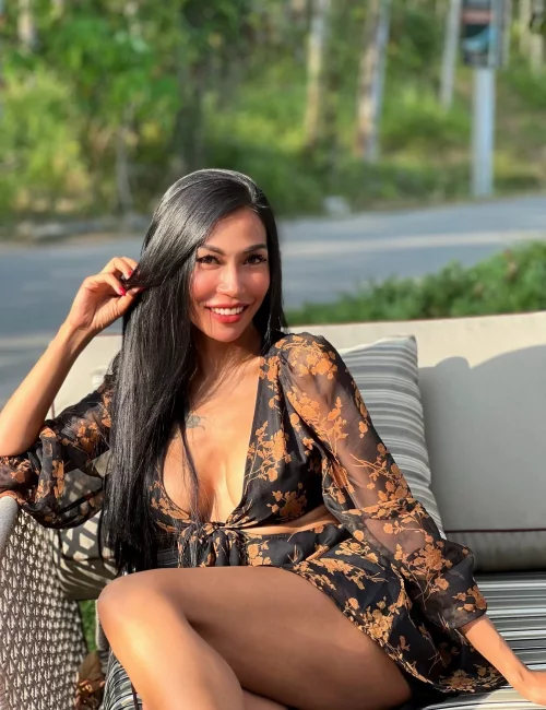 Amanda photo 1, asian, petite, black hair, 160 cm, 53 kg, Medium bust, Hong Kong