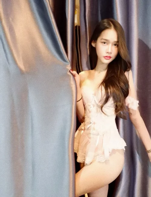 Qiuyue photo 11, asian, petite, brunette, 162 cm, 50 kg, Small bust, Hong Kong