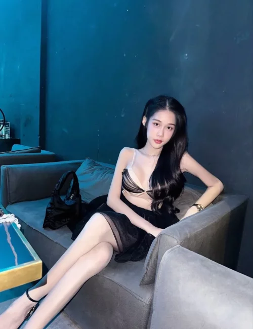 Qiuyue photo 3, asian, petite, brunette, 162 cm, 50 kg, Small bust, Hong Kong