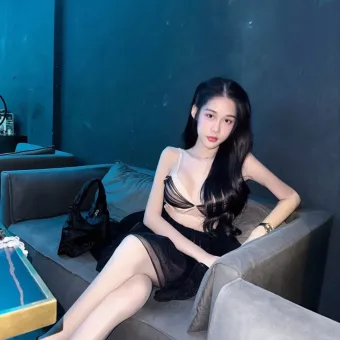 Qiuyue photo 3, asian, petite, brunette, 162 cm, 50 kg, Small bust, Hong Kong