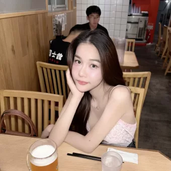 Qiuyue photo 4, asian, petite, brunette, 162 cm, 50 kg, Small bust, Hong Kong