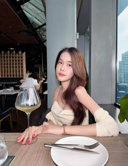 Qiuyue photo 8, asian, petite, brunette, 162 cm, 50 kg, Small bust, Hong Kong