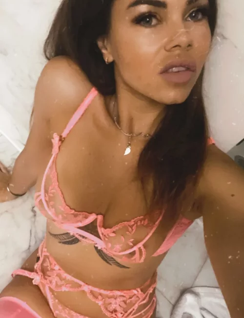 Esmeralda photo 8, european, petite, brunette, 160 cm, 53 kg, Small bust, Hong Kong