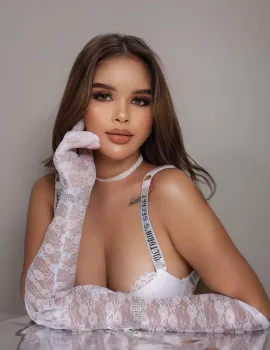 Maddy photo 1, latino, slim, brunette, 154 cm, 42 kg, Large bust, Hong Kong
