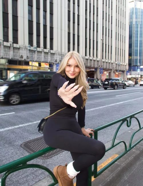 Hazuki photo 10, asian, petite, blonde hair, 157 cm, 53 kg, Medium bust, Hong Kong