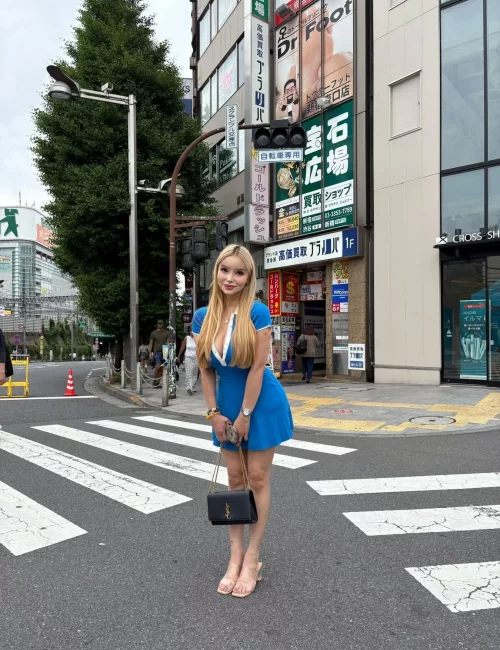 Hazuki photo 12, asian, petite, blonde hair, 157 cm, 53 kg, Medium bust, Hong Kong
