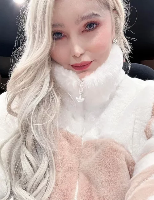 Hazuki photo 7, asian, petite, blonde hair, 157 cm, 53 kg, Medium bust, Hong Kong