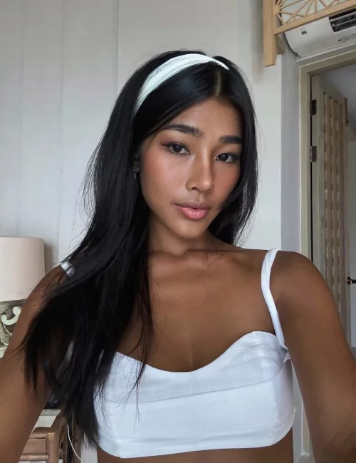 Gita photo 2, asian, average, black hair, 163 cm, 54 kg, Medium bust, Hong Kong