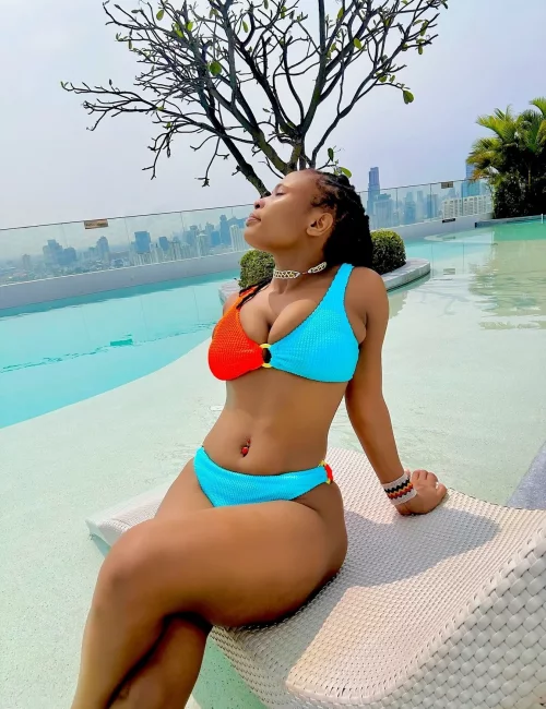 Adaeze photo 3, ebony / black, busty, black hair, 166 cm, 54 kg, Large bust, Hong Kong