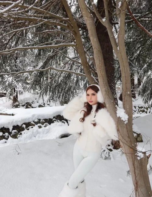 Kaori photo 4, european, busty, brunette, 155 cm, 49 kg, Large bust, Hong Kong