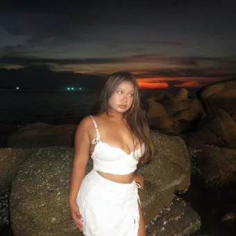 Yoonji photo 4, asian, busty, brunette, 163 cm, 53 kg, Large bust, Hong Kong