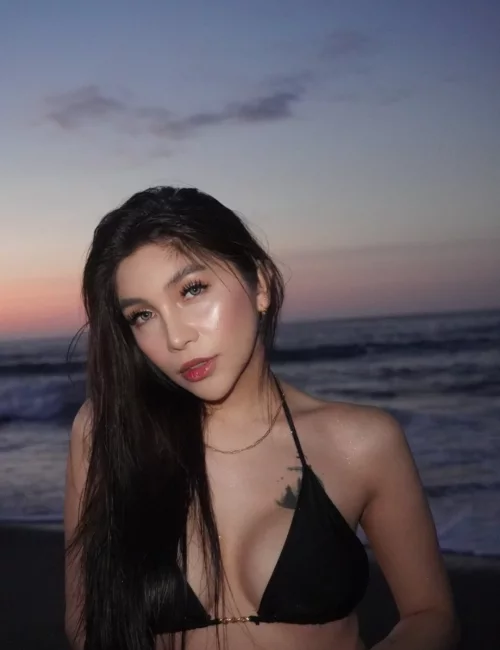 Sheila photo 2, asian, average, black hair, 165 cm, 56 kg, Medium bust, Hong Kong