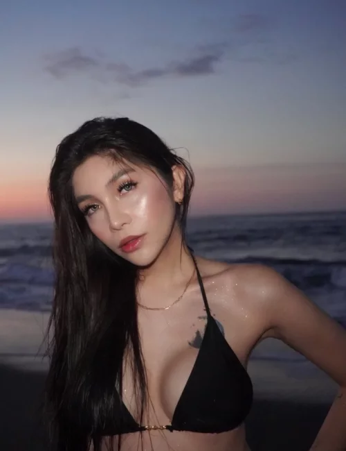 Sheila photo 4, asian, average, black hair, 165 cm, 56 kg, Medium bust, Hong Kong