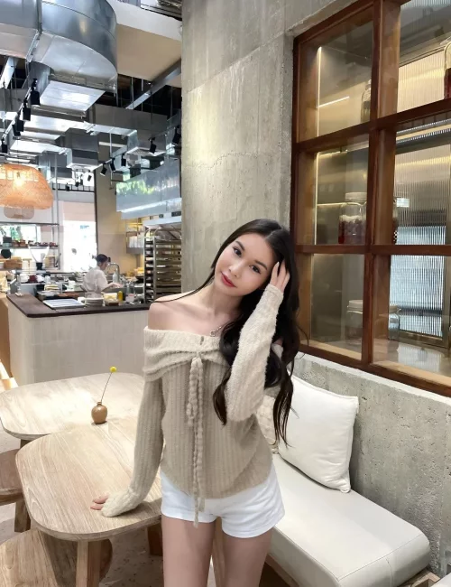 Sumire photo 3, asian, average, black hair, 169 cm, 61 kg, Small bust, Hong Kong