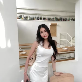 Sumire photo 4, asian, average, black hair, 169 cm, 61 kg, Small bust, Hong Kong
